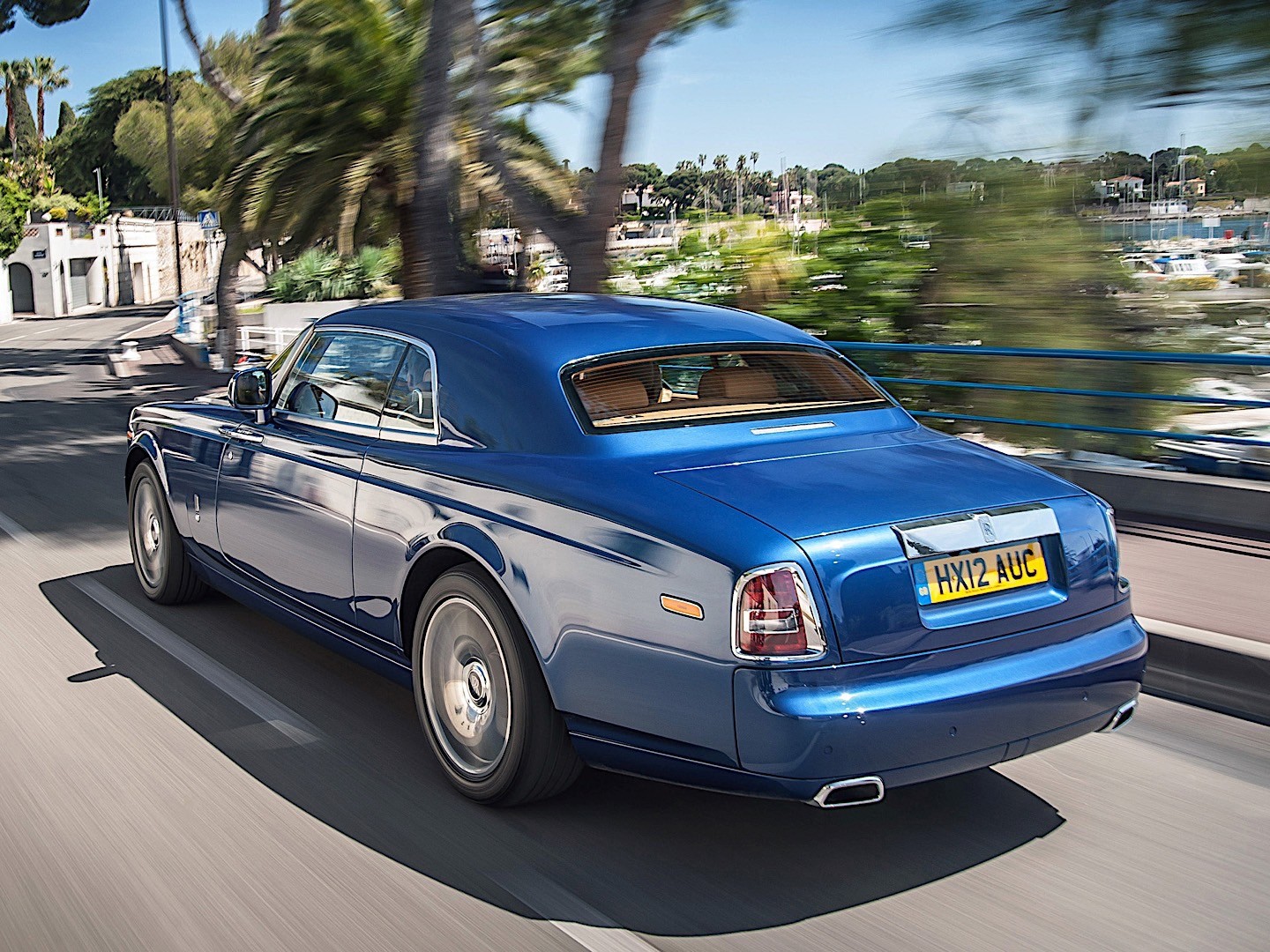 ROLLS-ROYCE-Phantom-Coupe-5911_40